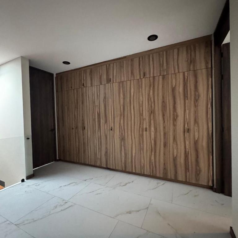 Large house in an exclusive area - Three-Bedroom Apartment - 19