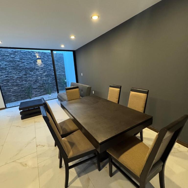 Large house in an exclusive area - Three-Bedroom Apartment - 22