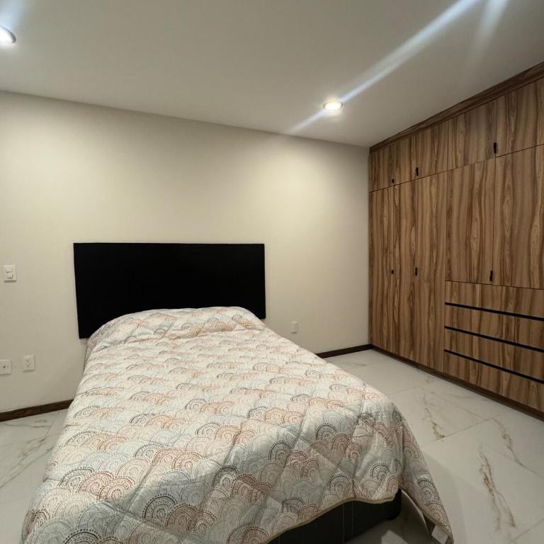 Large house in an exclusive area - Three-Bedroom Apartment - 32