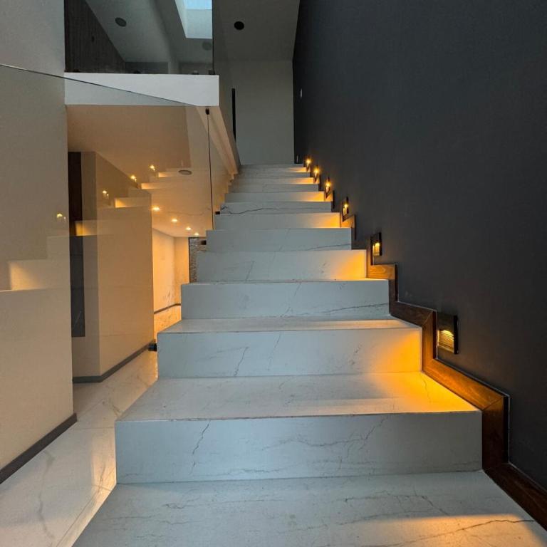 Large house in an exclusive area - Three-Bedroom Apartment - 34
