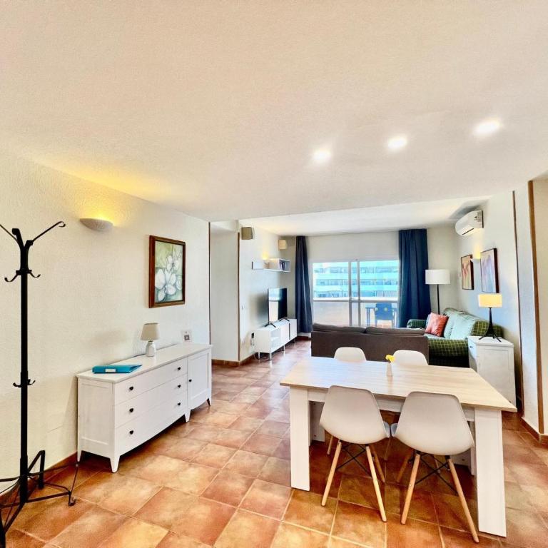 Large Apartment Side Sea View Benalbeach - Apartamento con balcón - 6