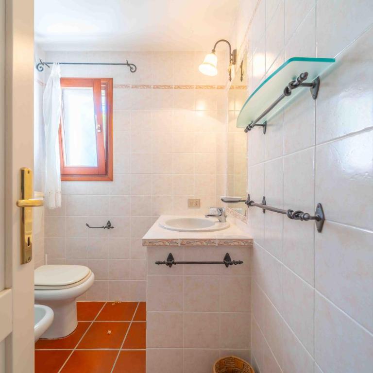 Fiokky by DomusAway - Three-Bedroom House - 27