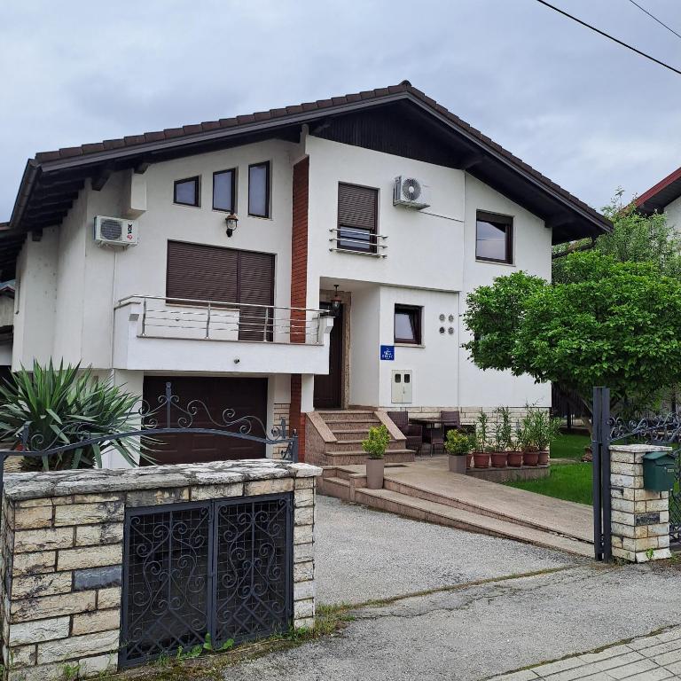 Villa Behić - Four-Bedroom House - 8