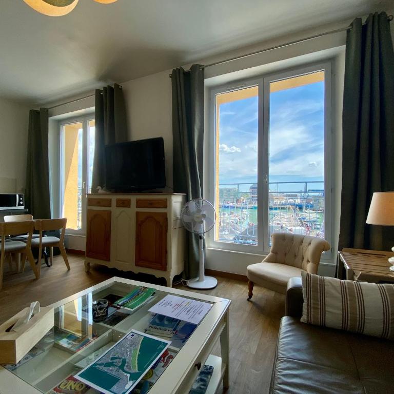 Établissement 3 étoiles avec ASCENSEUR, 3 appartements lumineux vue port avec balcon, 200m de la mer, Wifi Fibre, tous service inclus - Appartement 1 Chambre avec Balcon - Vue sur l'Eau - 9