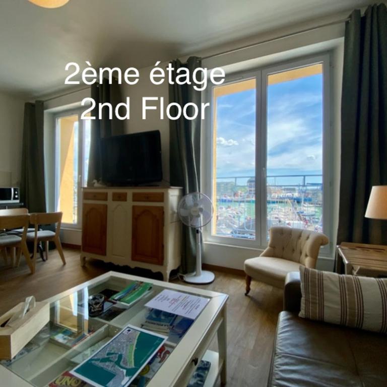 Établissement 3 étoiles avec ASCENSEUR, 3 appartements lumineux vue port avec balcon, 200m de la mer, Wifi Fibre, tous service inclus - Appartement 1 Chambre avec Balcon - Vue sur l'Eau - 2