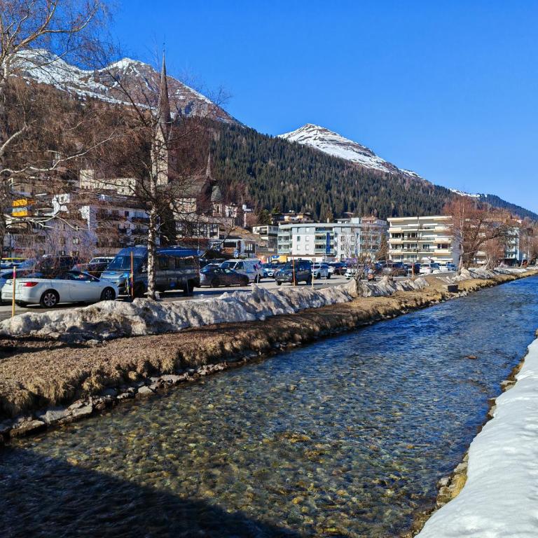 Grosszügige 3 Schlafzimmer Wohnung mit privatem Garten neben Jakobshornbahn - Apartment mit Blick auf die Berge - 83