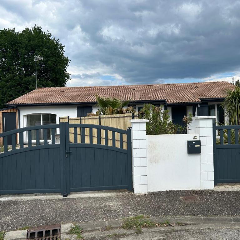 Maison mitoyenne chaleureuse avec piscine chauffée - Villa 3 Chambres - 4