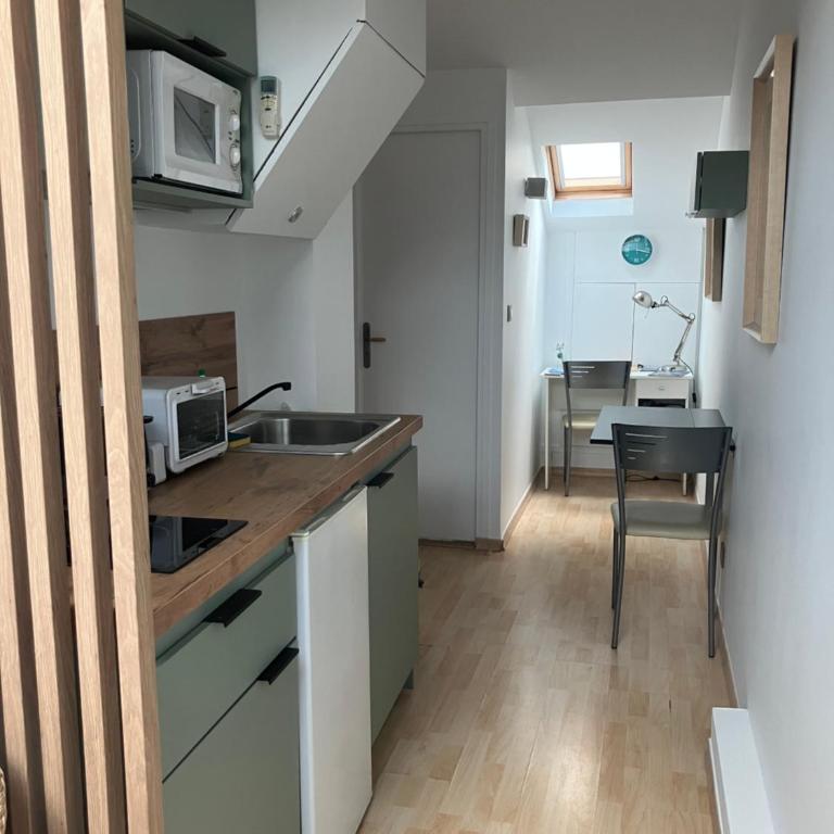 Studio centre-ville climatisé avec parking gratuit - Appartement - 1
