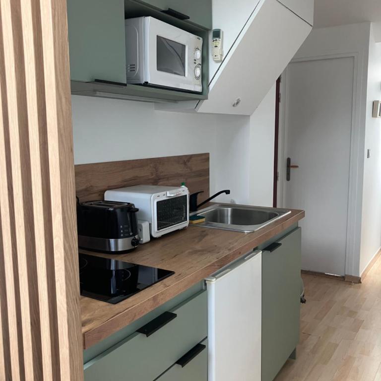 Studio centre-ville climatisé avec parking gratuit - Appartement - 6