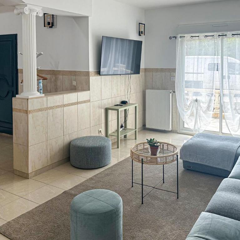 6 Bedroom Gorgeous Home In Blois - Maison de Vacances Six Chambres - 1