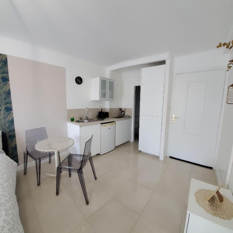 Cannes Centre Studio Lumineux et Cosy, 9 Min du Palais et des Plages, avec Balcon, Clim - Studio avec Terrasse - 12