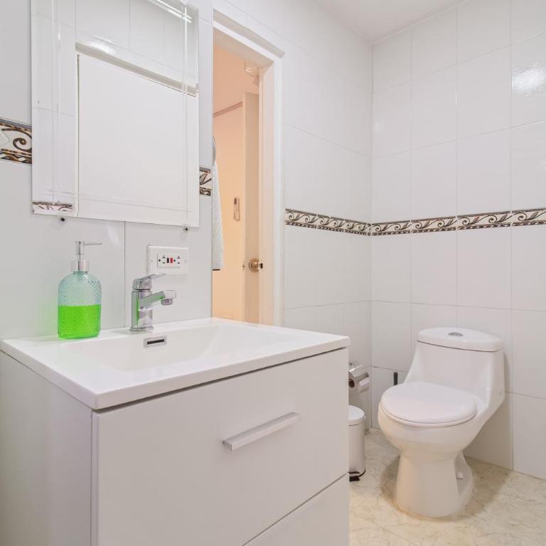 Hermoso apartamento en manga piso 3 - Two-Bedroom Apartment - 9