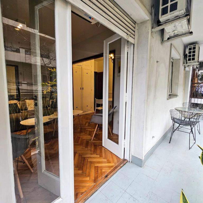 Confort y estilo en Recoleta - 2 dormitorios + living - Apartamento con balcón - 28