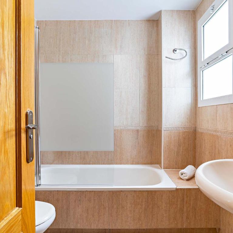 Elegante piso en la Romanilla - Two-Bedroom Apartment - 6
