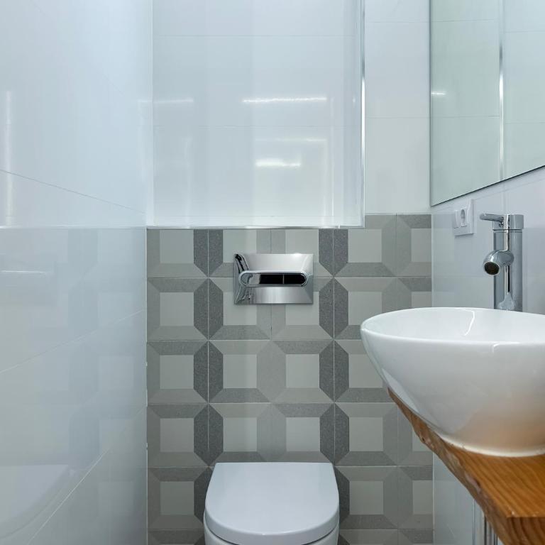 Madrid Experience - 3 dormitorios en el Centro - Three-Bedroom Apartment - 9