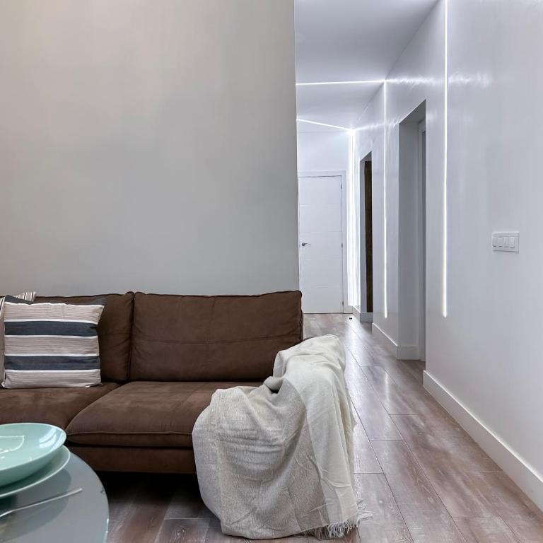 Madrid Experience - 3 dormitorios en el Centro - Three-Bedroom Apartment - 10