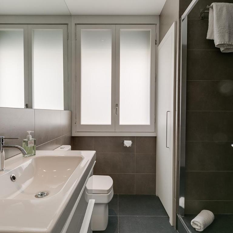 Rambla Catalunya Sky - Three-Bedroom Apartment with View - 15