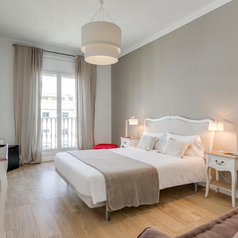 Rambla Catalunya Sky - Three-Bedroom Apartment with View - 3