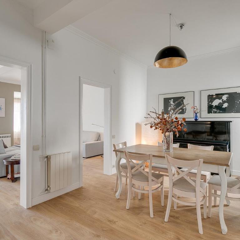 Rambla Catalunya Sky - Three-Bedroom Apartment with View - 32