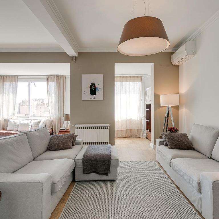 Rambla Catalunya Sky - Three-Bedroom Apartment with View - 43