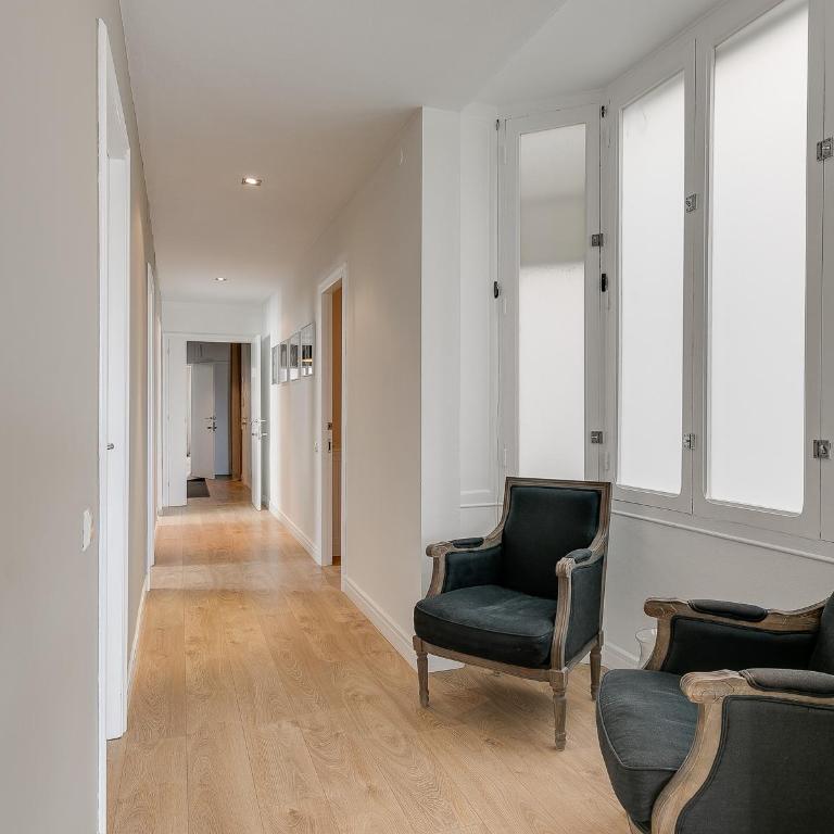 Rambla Catalunya Sky - Three-Bedroom Apartment with View - 48