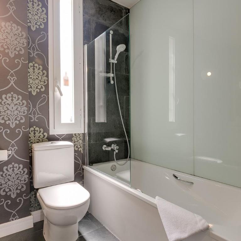 Rambla Catalunya Sky - Three-Bedroom Apartment with View - 49