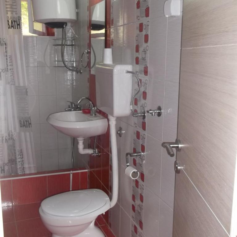 Vicky Apartments - Double Room with Shared Bathroom - 24