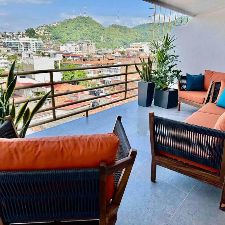 Casa Oro - Huge Penthouse & Terrace - Romantic Zone - 3 Bedrooms - 3 Bath - Three-Bedroom Apartment - 12