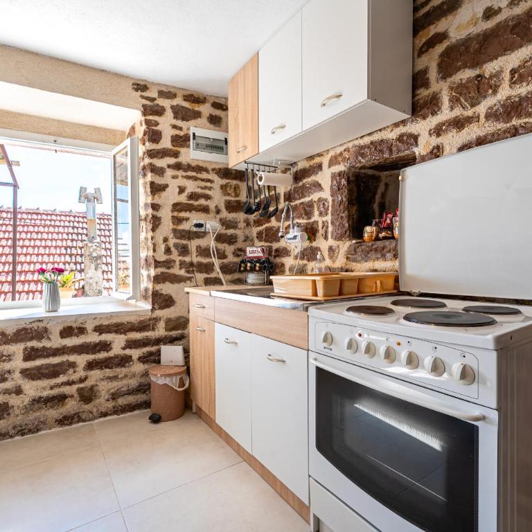 Authentic Mediterranean House with Postcard Sea View - One-Bedroom House - 16