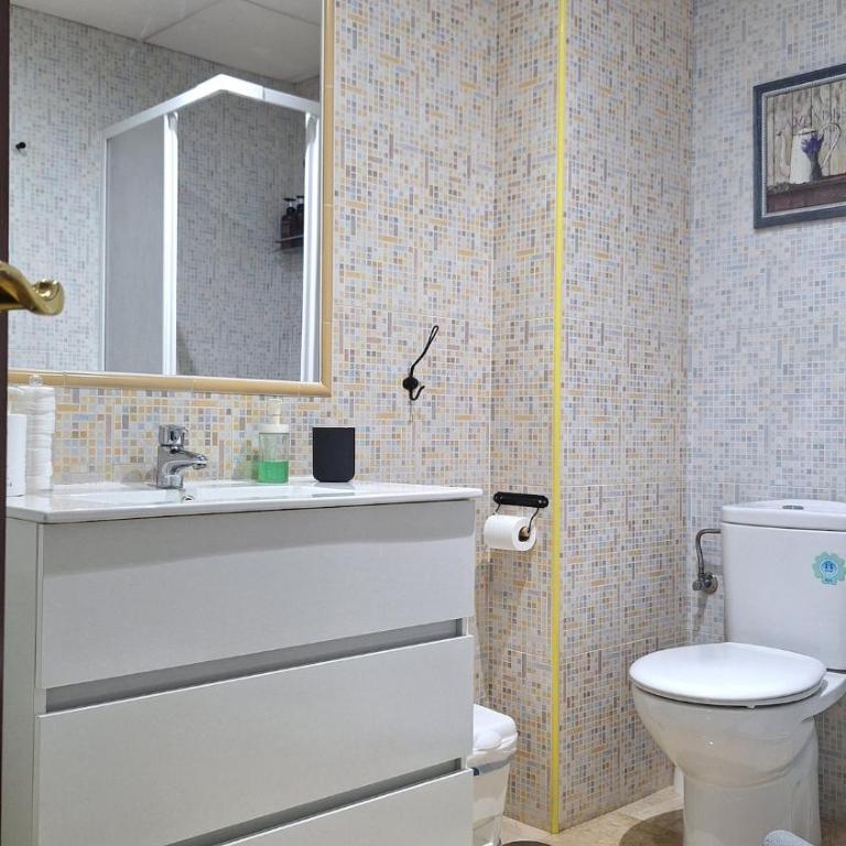 Loft céntrico en Ronda cercano al Tajo y Plaza de Toros con Wifi y Parking Opcional - Apartamento de 2 dormitorios - 15