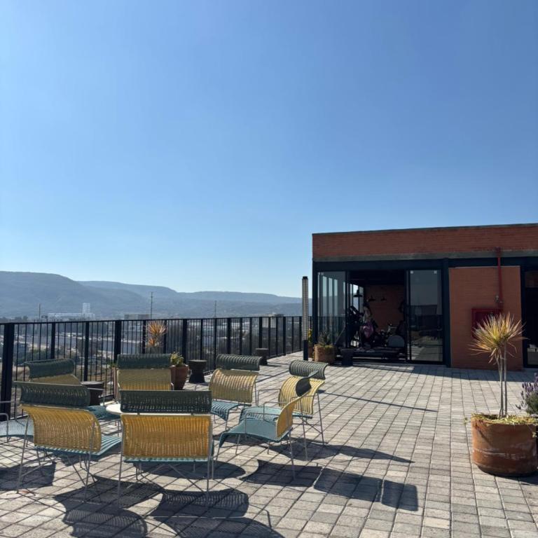 Departamento residencial con alberca y gym - Two-Bedroom Apartment - 4