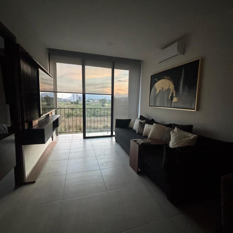 Departamento residencial con alberca y gym - Two-Bedroom Apartment - 8