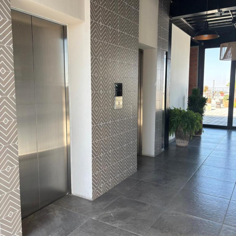 Departamento residencial con alberca y gym - Two-Bedroom Apartment - 9
