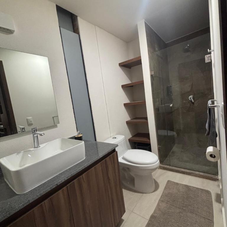 Departamento residencial con alberca y gym - Two-Bedroom Apartment - 14