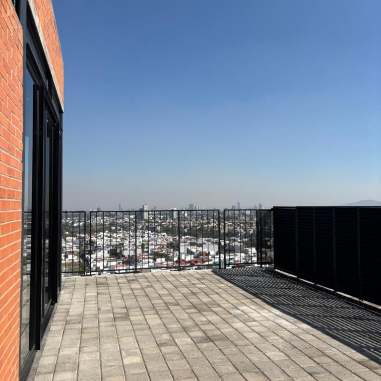 Departamento residencial con alberca y gym - Two-Bedroom Apartment - 24