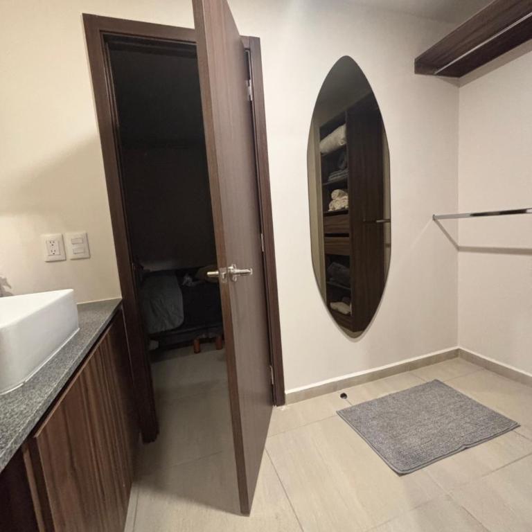 Departamento residencial con alberca y gym - Two-Bedroom Apartment - 29