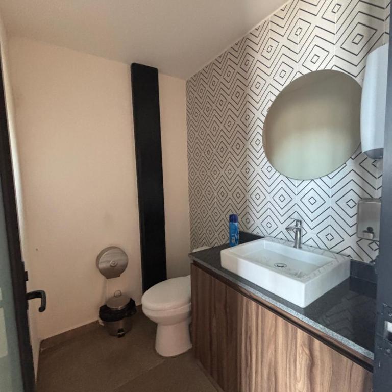 Departamento residencial con alberca y gym - Two-Bedroom Apartment - 30