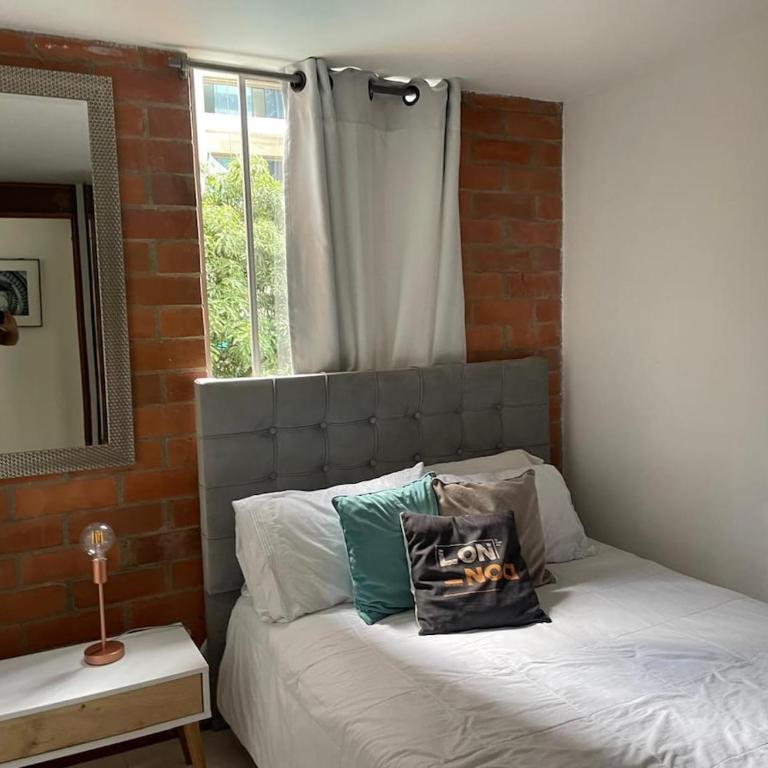 Very cozy 2 br 2 bath with balcony in El Poblado - Apartamento de 2 dormitorios - 4