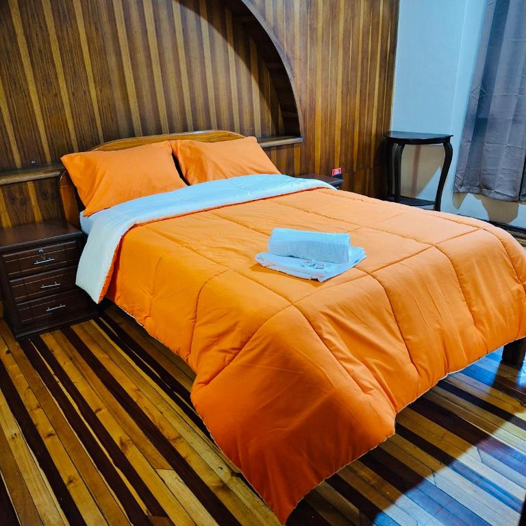Travel Hotel Quito - Double Room with Private Bathroom - 3