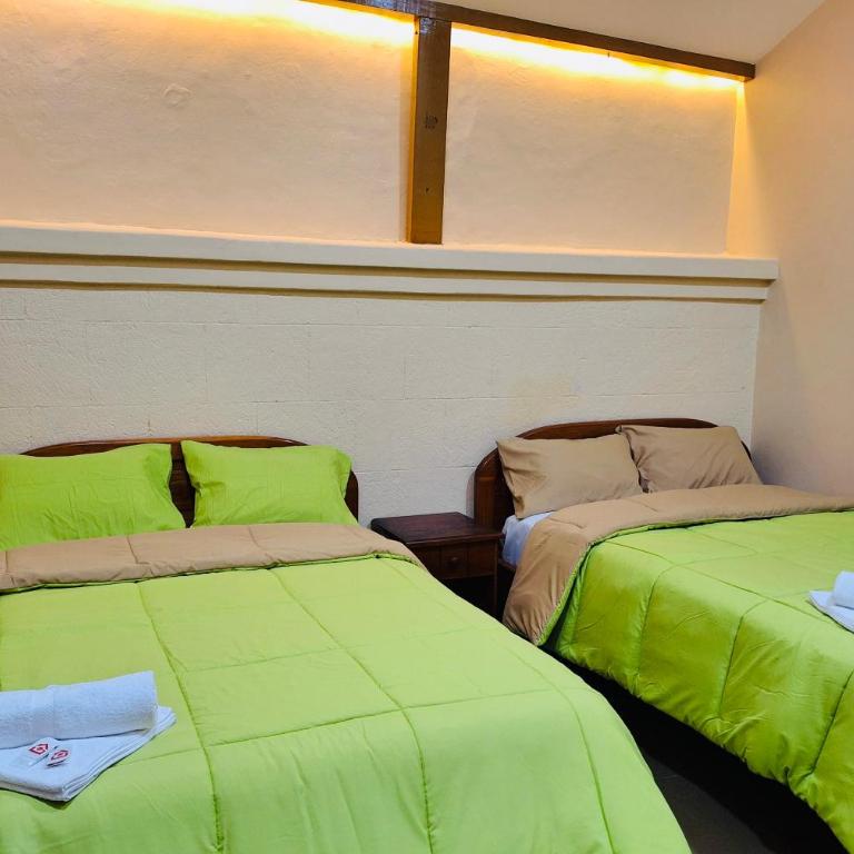 Travel Hotel Quito - Habitación Doble con baño privado - 2 camas - 1