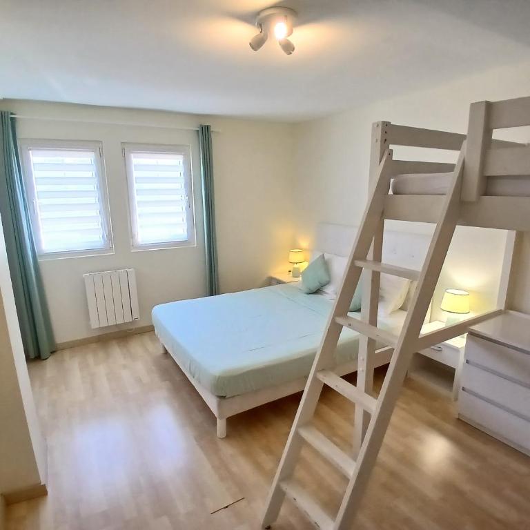 ''Palais du Lac'', SMEG VERT d'eau - Two-Bedroom Apartment - 18