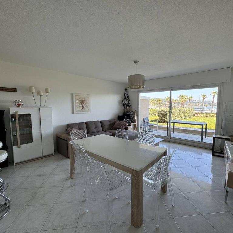 Appartement avec grande terrasse et garage à Cavalaire-sur-Mer - FR-1-100-355 - Appartement - 4