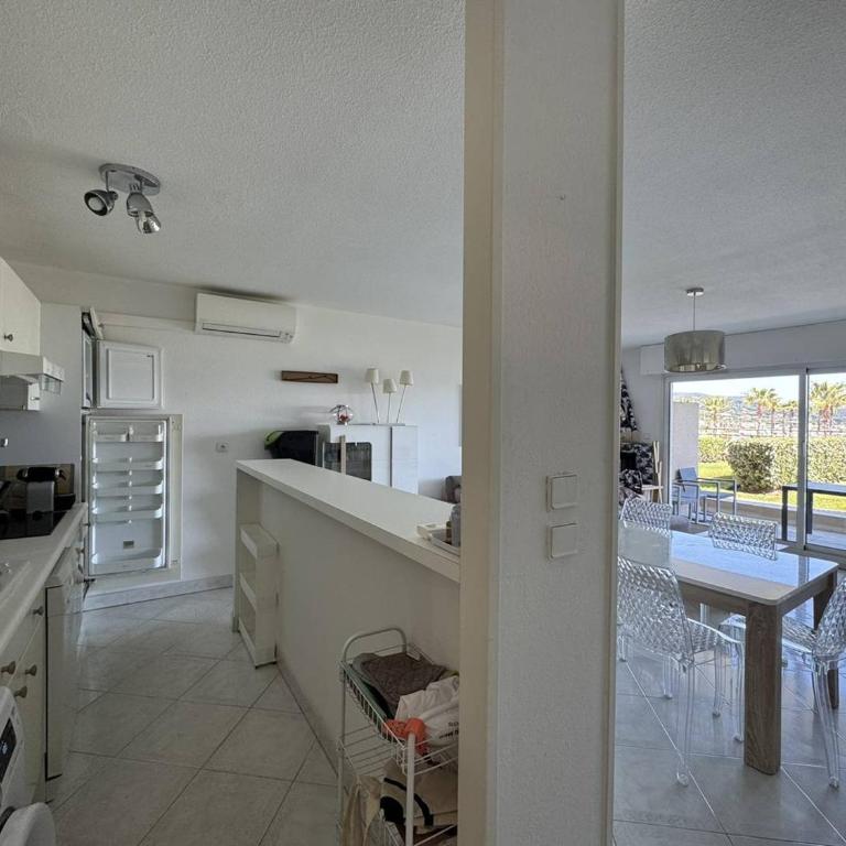 Appartement avec grande terrasse et garage à Cavalaire-sur-Mer - FR-1-100-355 - Appartement - 5