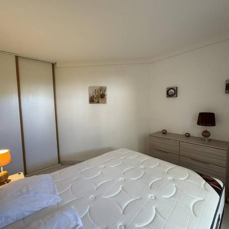Appartement avec grande terrasse et garage à Cavalaire-sur-Mer - FR-1-100-355 - Appartement - 10