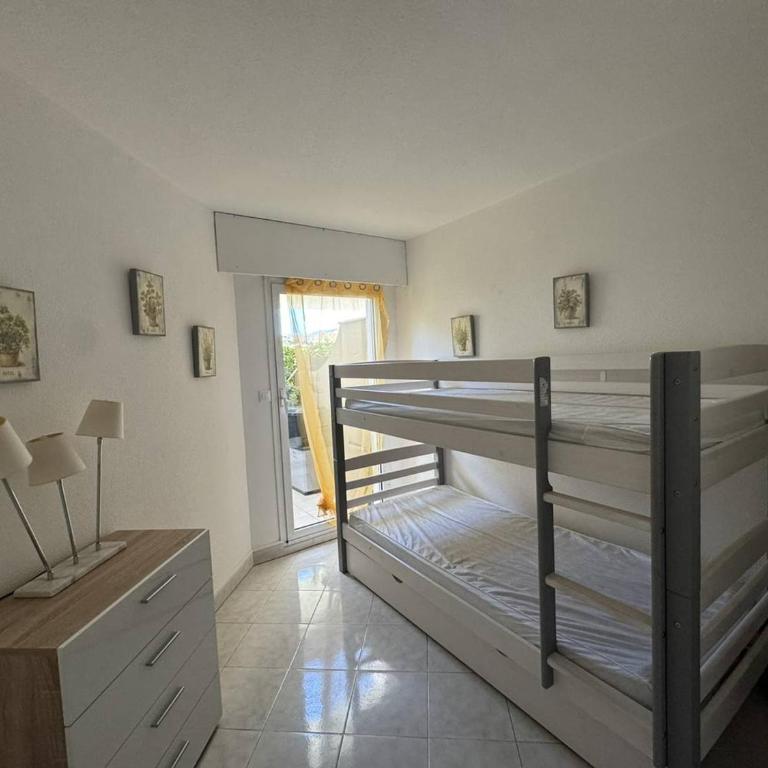 Appartement avec grande terrasse et garage à Cavalaire-sur-Mer - FR-1-100-355 - Appartement - 11
