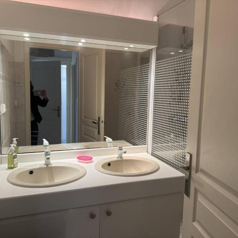 Appartement avec grande terrasse et garage à Cavalaire-sur-Mer - FR-1-100-355 - Appartement - 13