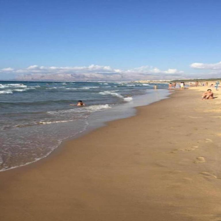 Timpi Russi Coastal Home - Two-Bedroom Holiday Home - 33