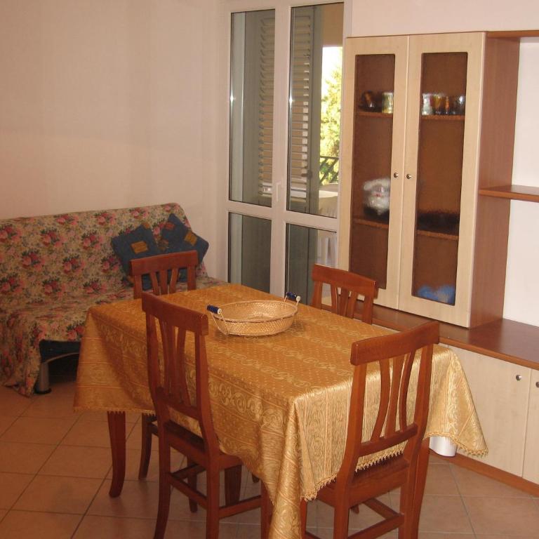 Timpi Russi Coastal Home - Two-Bedroom Holiday Home - 9
