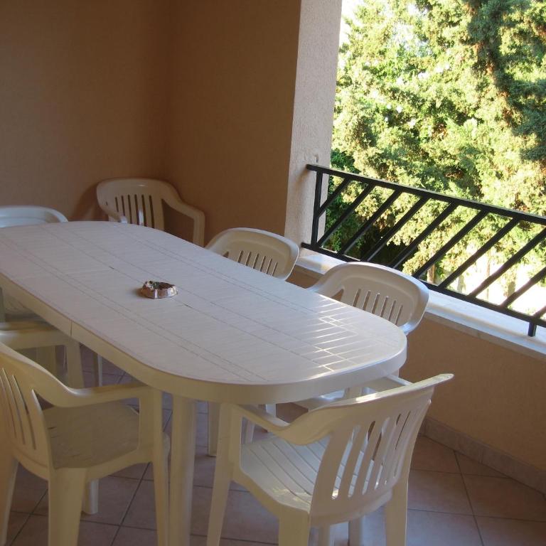 Timpi Russi Coastal Home - Two-Bedroom Holiday Home - 15