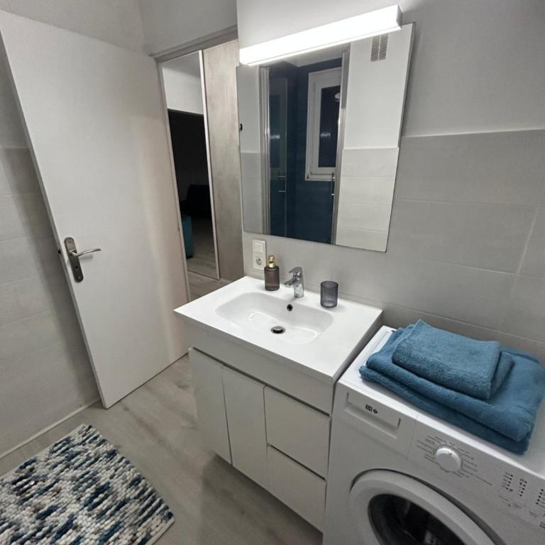 Grand Studio 4 couchages Gare routière et train station Plages et Casino à pied Nespresso Netflix fast Wifi - Appartement 1 Chambre - 13